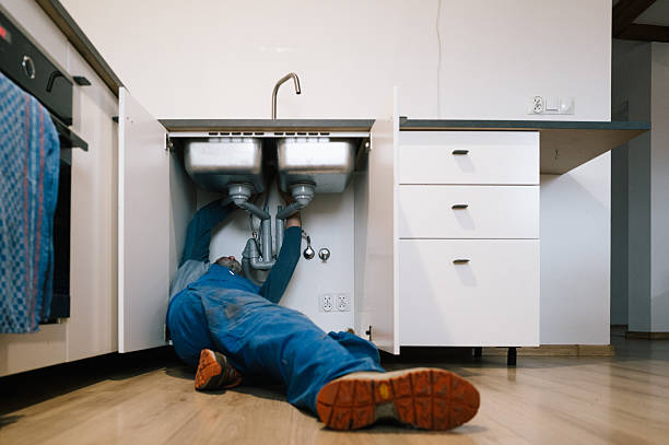 Professional Leak Detection technician working in Wellington, FL